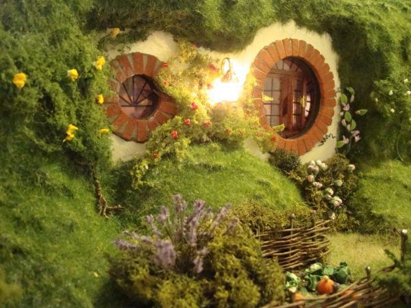 This Insanely Detailed Bag End Doll House Will Make You Want to Live ...